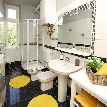 Subcastrum * Πούλα